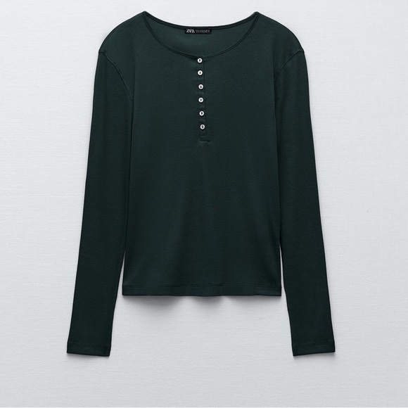 Zara Round neck top with long sleeves Front button closure - Picture 7 of 8
